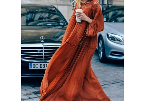 <b>砖红色衣服配什么颜色好看</b>